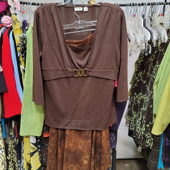 Women's clothing - Picture 5 of 5